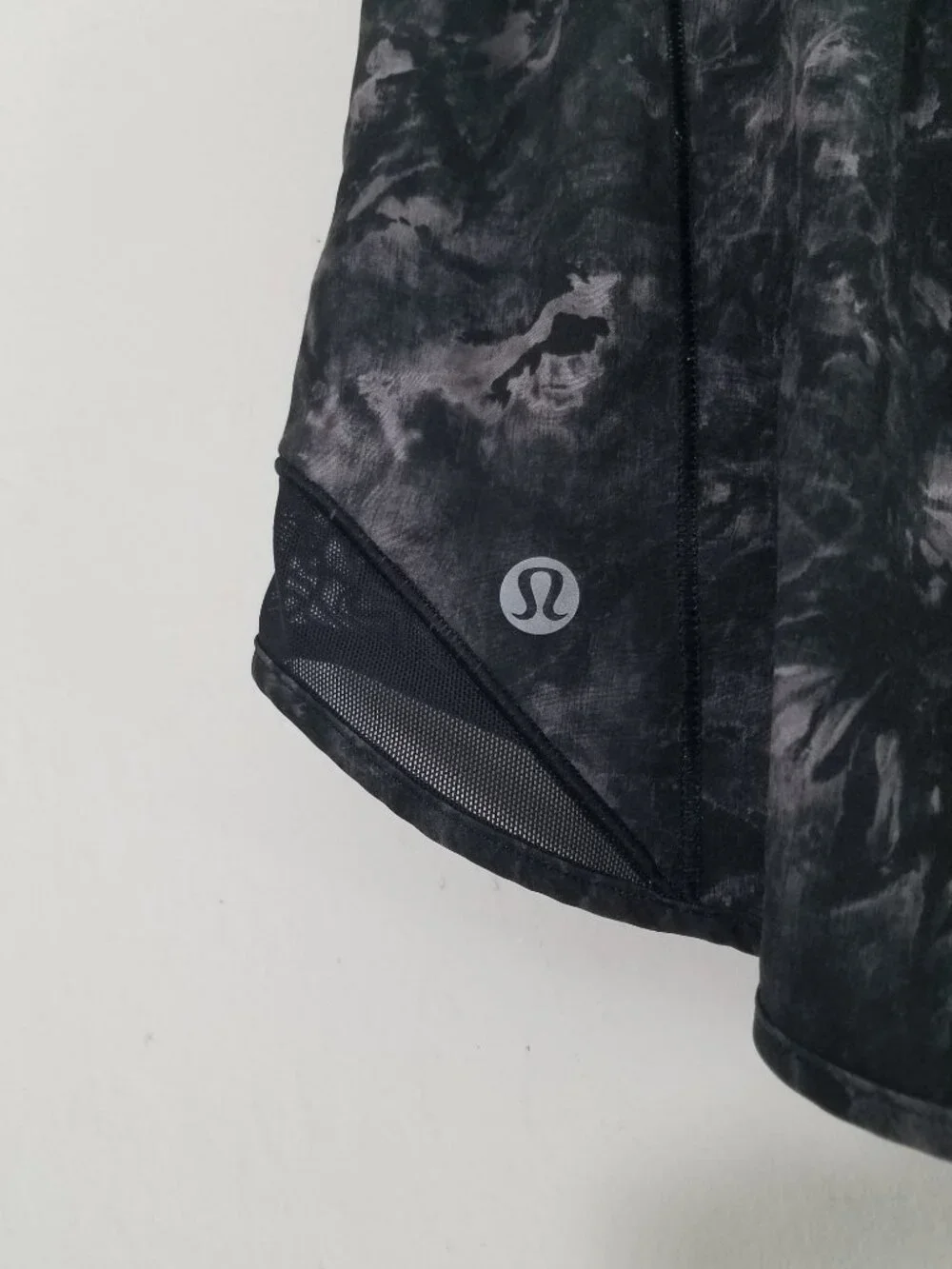 Lululemon Hooty Hot Shorts Size 6